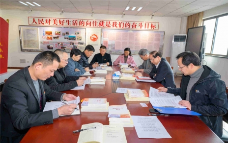 开展主题党日，激发工作干劲